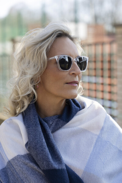 Sluneční brýle Icona Ambrosie od OptikDoDomu s šedá polarizační čočka