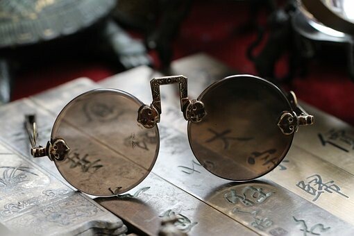 Historie brýlí sahá až do 13. století