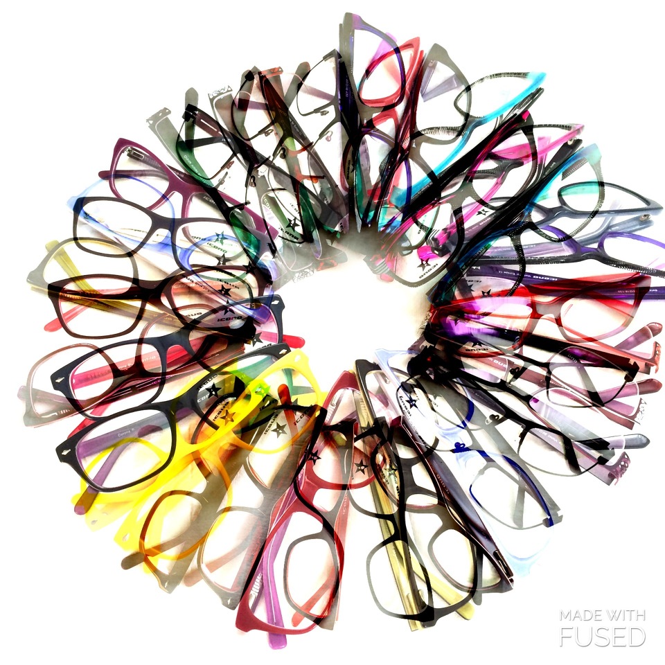 Barvu brýlové obruby volte například podle Vašeho šatníku